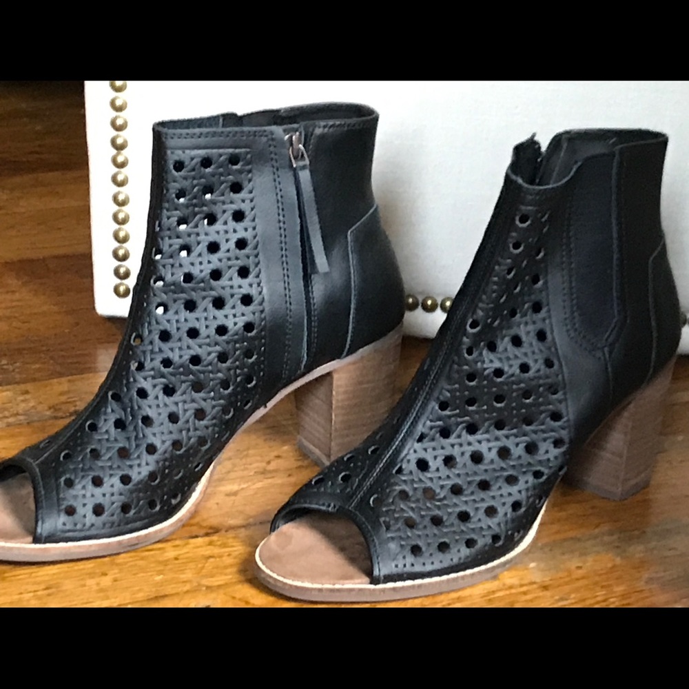 TOMS MAJORCA PEEP TOE BOOTIE Size 12