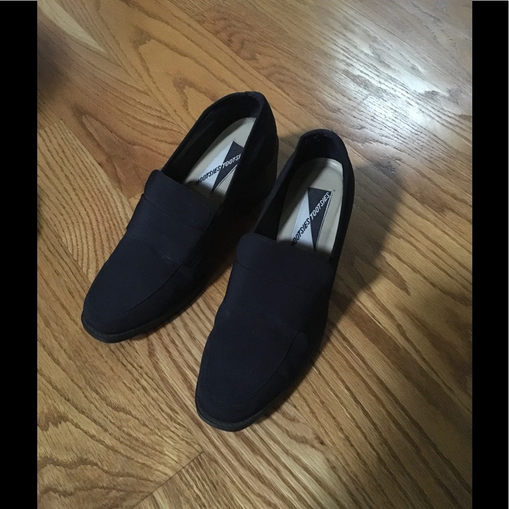 DEEP NAVY. I WORE THESE ONCE! FABRIC UPPER!