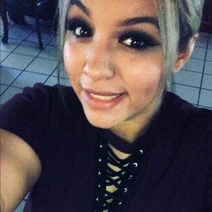 Meet your Posher, Joely