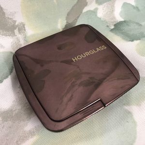 Hourglass Lighting Powder