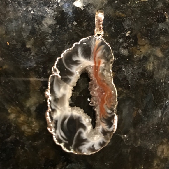 Solar agate slices w/silver electroplating w/chain - Picture 8 of 8