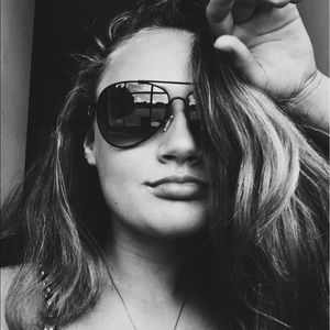 Meet your Posher, Liz