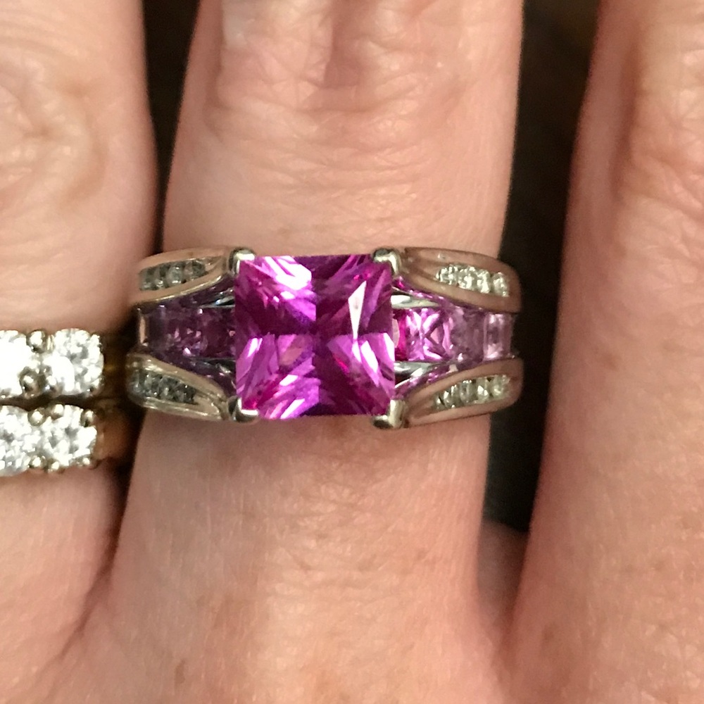 Pink sapphire/white gold Ombré ring