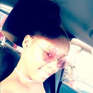 Meet your Posher, Earlicia