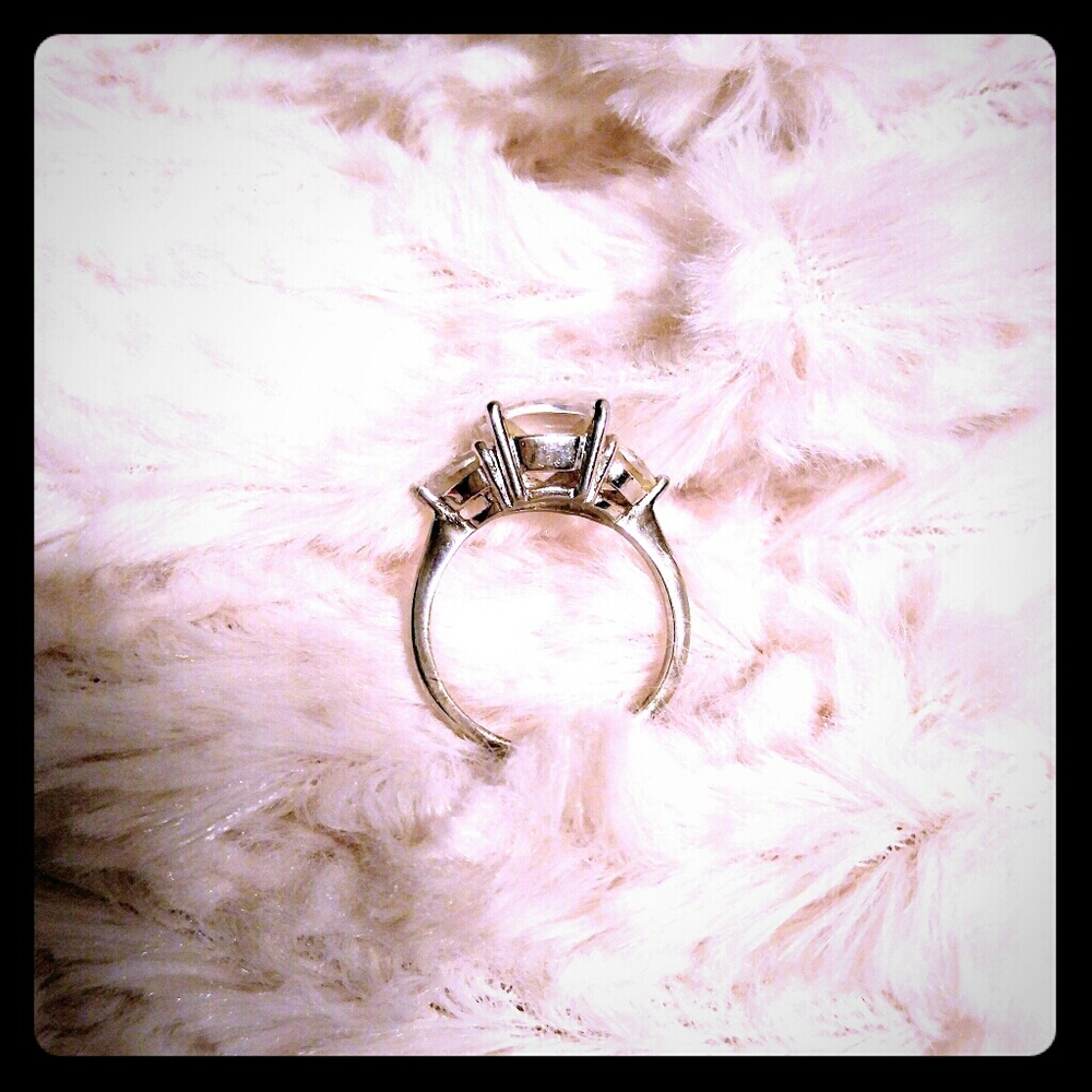 Beautiful 925 silver ring.