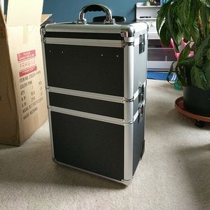 Rolling cosmetics case