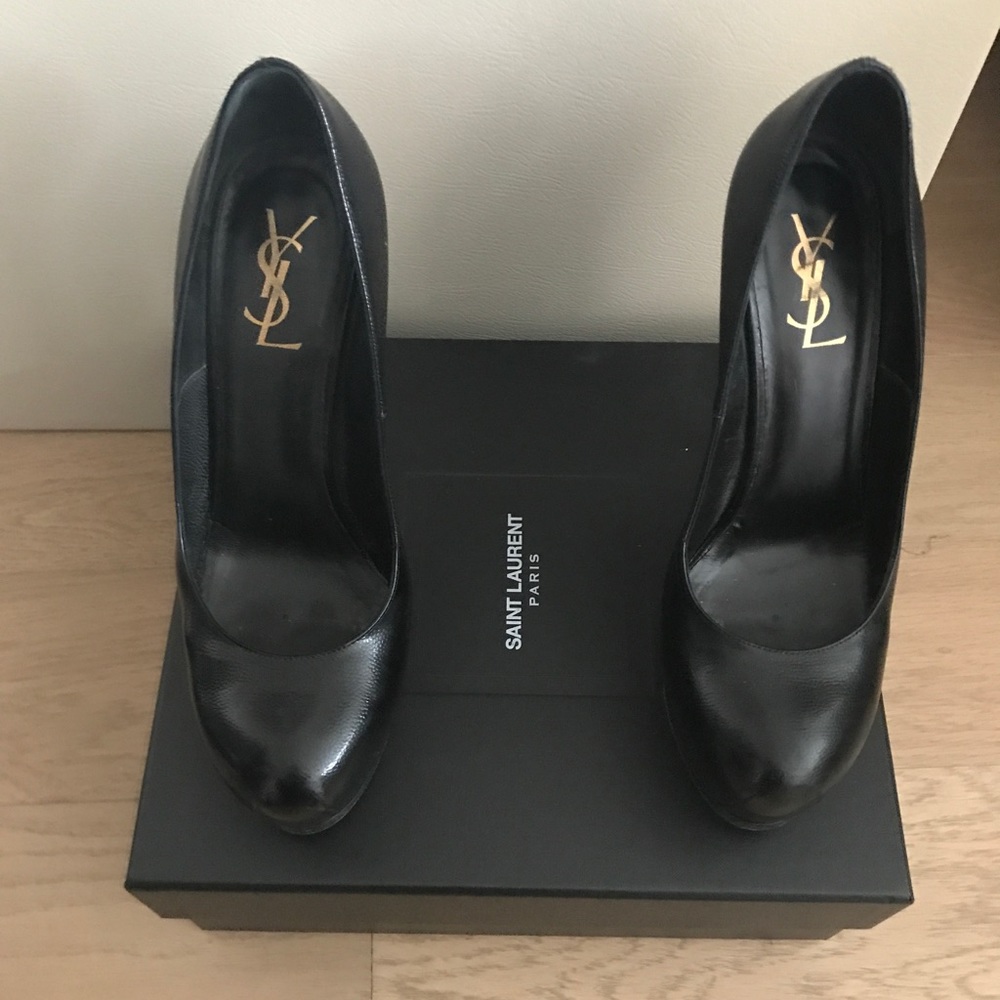 Saint Laurent Tribute Pumps