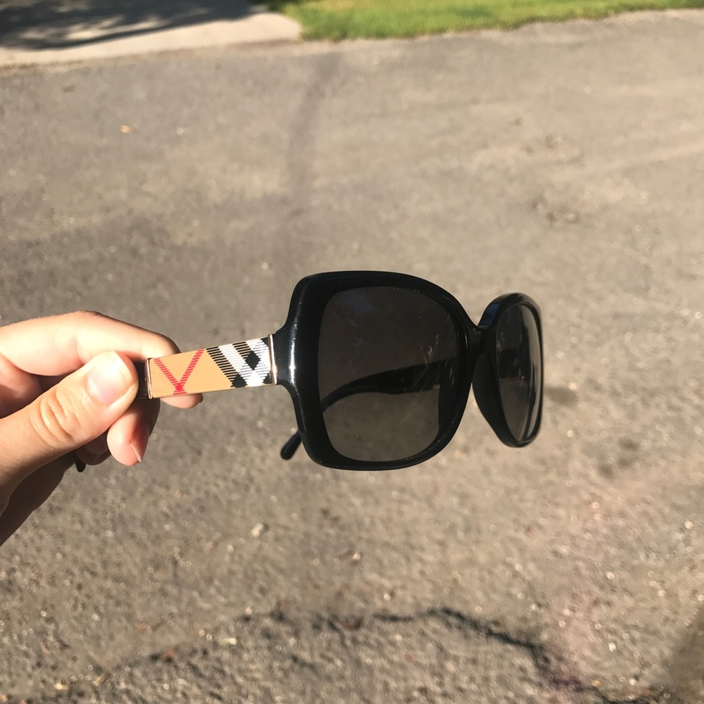 Authentic Burberry Sunglasses CHEAP!