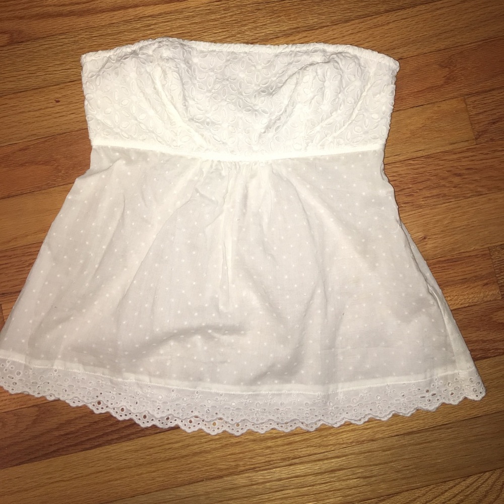 🐩 Victoria's Secret Strapless Eyelet Top 🐩