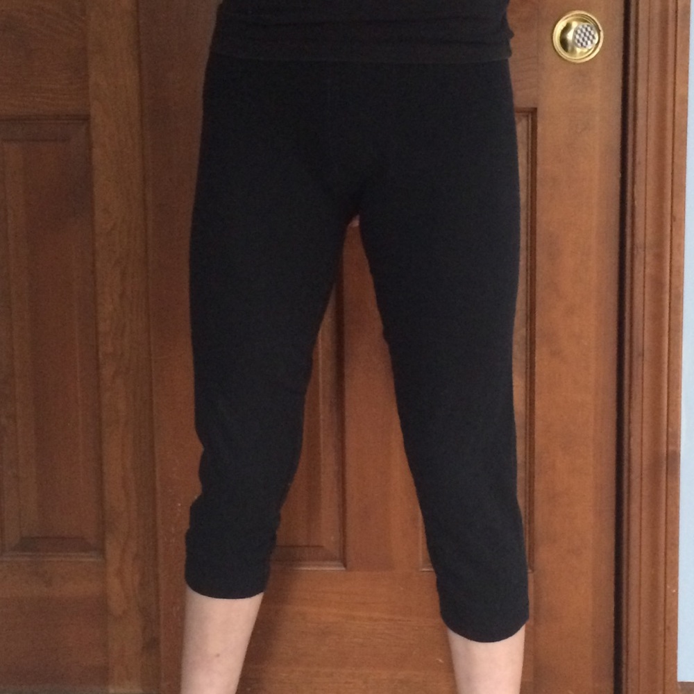 Circo Black Capri Leggings
