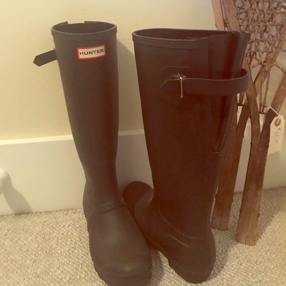 Never worn matte black Hunter Boots