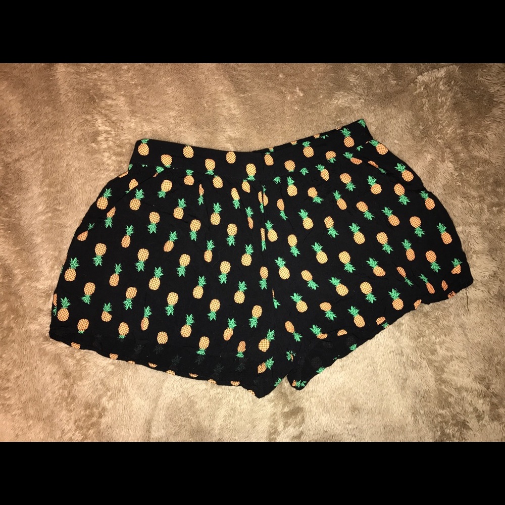 Black pineapple shorts