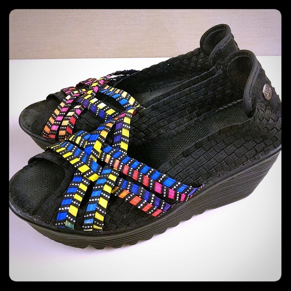 Bernie mev. Open Toe Wedges