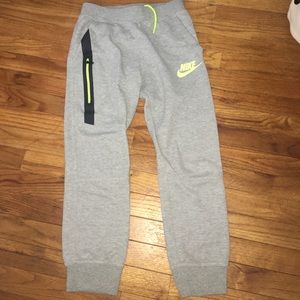 NIKE JOGGERS