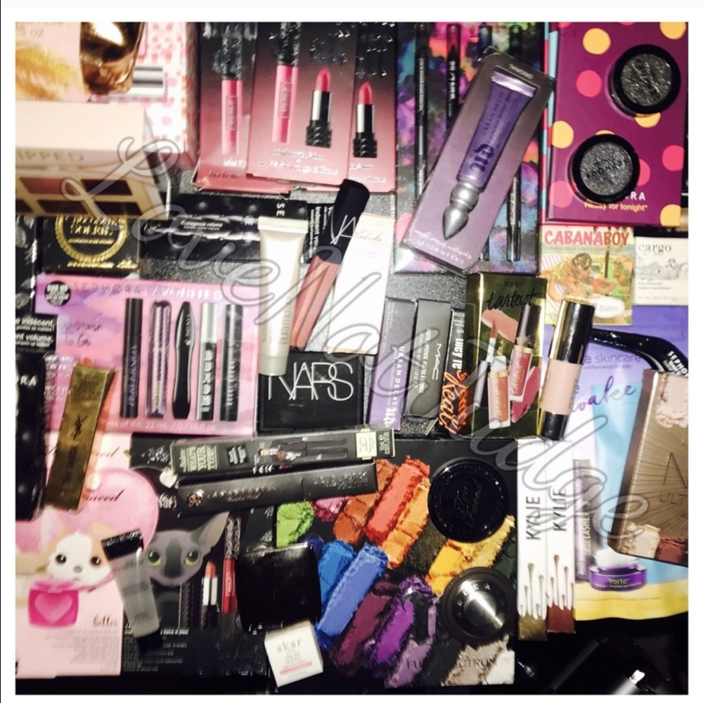 HOST PICK MYSTERY makeup box 150$+ value - Picture 3 of 8