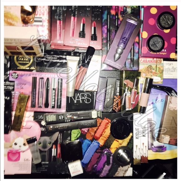 HOST PICK MYSTERY makeup box 150$+ value - Picture 3 of 8