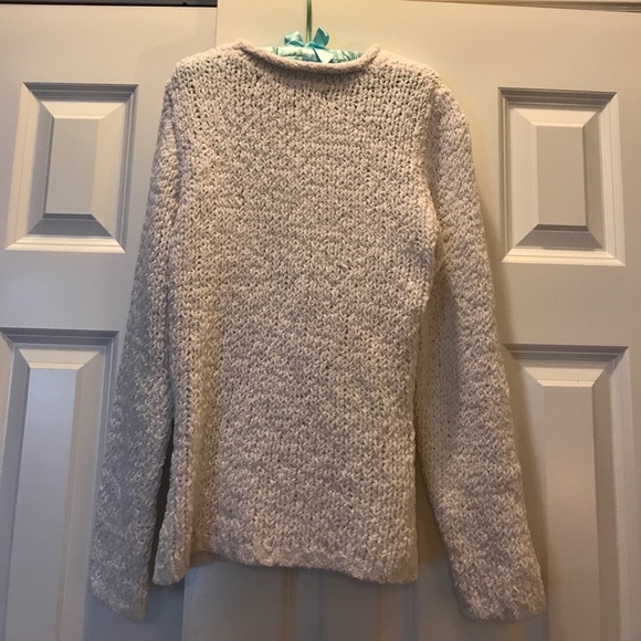 Darling, oh-so-soft white sweater! 💕 - Picture 2 of 3