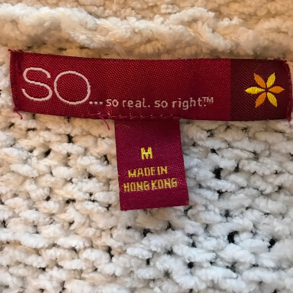 Darling, oh-so-soft white sweater! 💕 - Picture 3 of 3