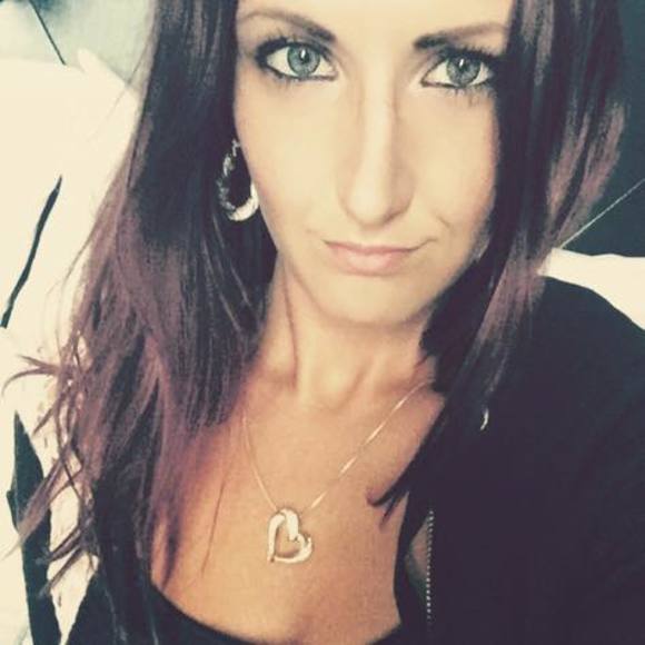 Meet your Posher, Stacey - Picture 2 of 2