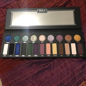 ~ KAT VON D ~ MetalMatte eyeshadow palette
