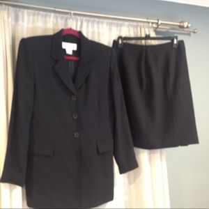 Excellent Condition Women's Business Suit /Skirt