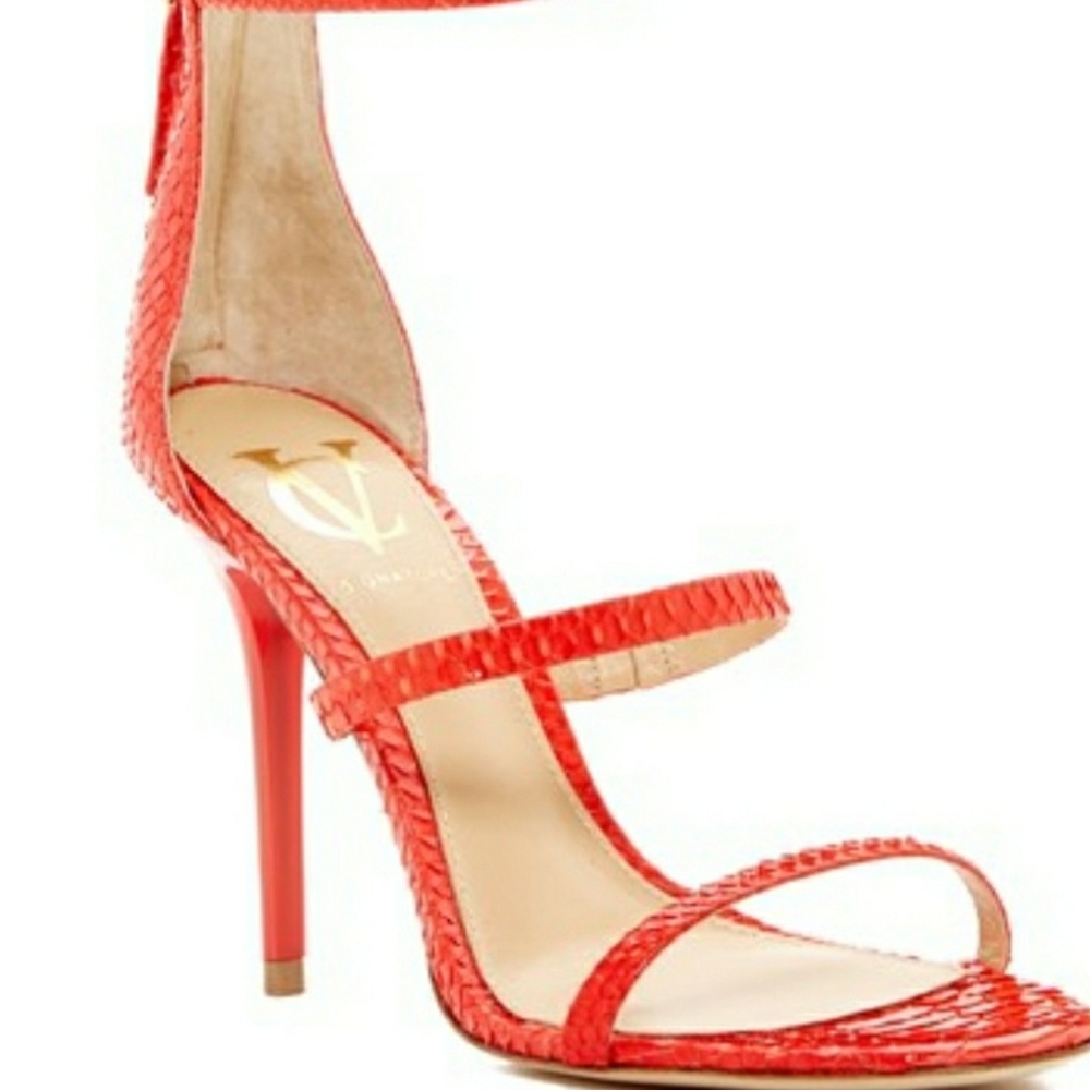 Vince Camuto Signature