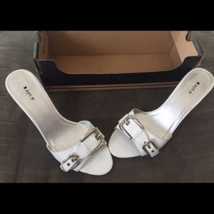Apt. 9 Size 8 White Womens Heels