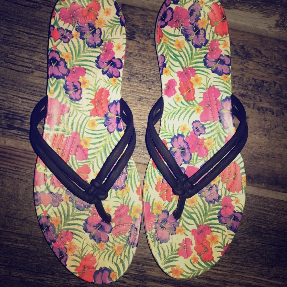 Croc floral print sandals