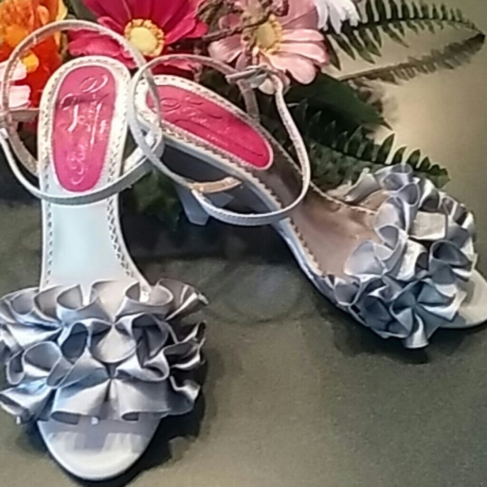 Poetic License FRILLS Grey Satin Sandals size 6.5M