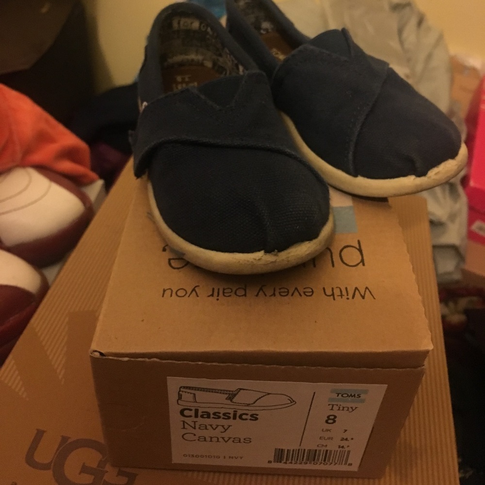 TOMS CLASSIC SLIP ONs