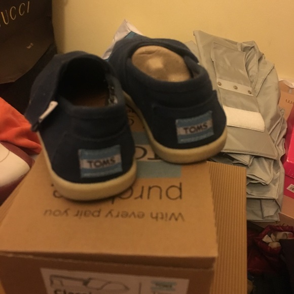 TOMS CLASSIC SLIP ONs - Picture 2 of 3