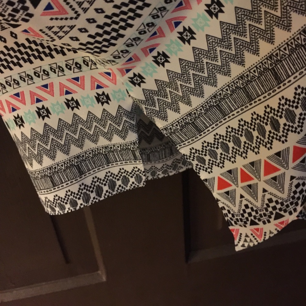 Asymmetrical Patterned Shirt - Large - image 3