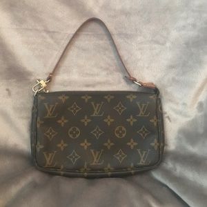 Louis Vuitton pouchette
