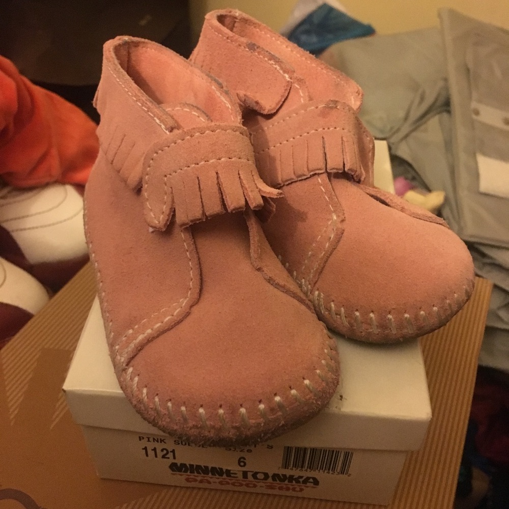 MINNETONKA SUEDE BOOTIES