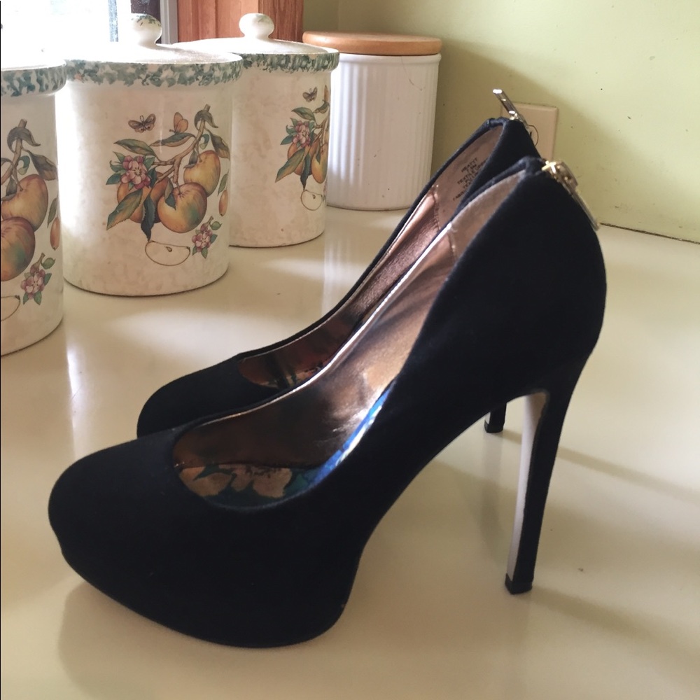 Size 7.5 Madden Girl Black Pumps