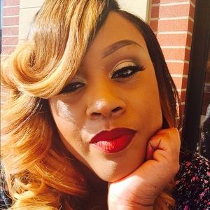 Meet your Posher, Latia