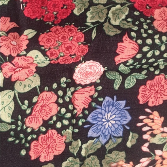 ✨SOLD✨New with tags crop top - Picture 3 of 4