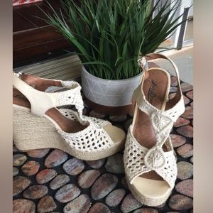 Lucky Brand wedge sandals size 8 1/2