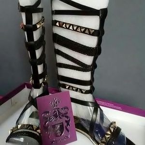 Fergie Smith, Black Gladiator Sandals