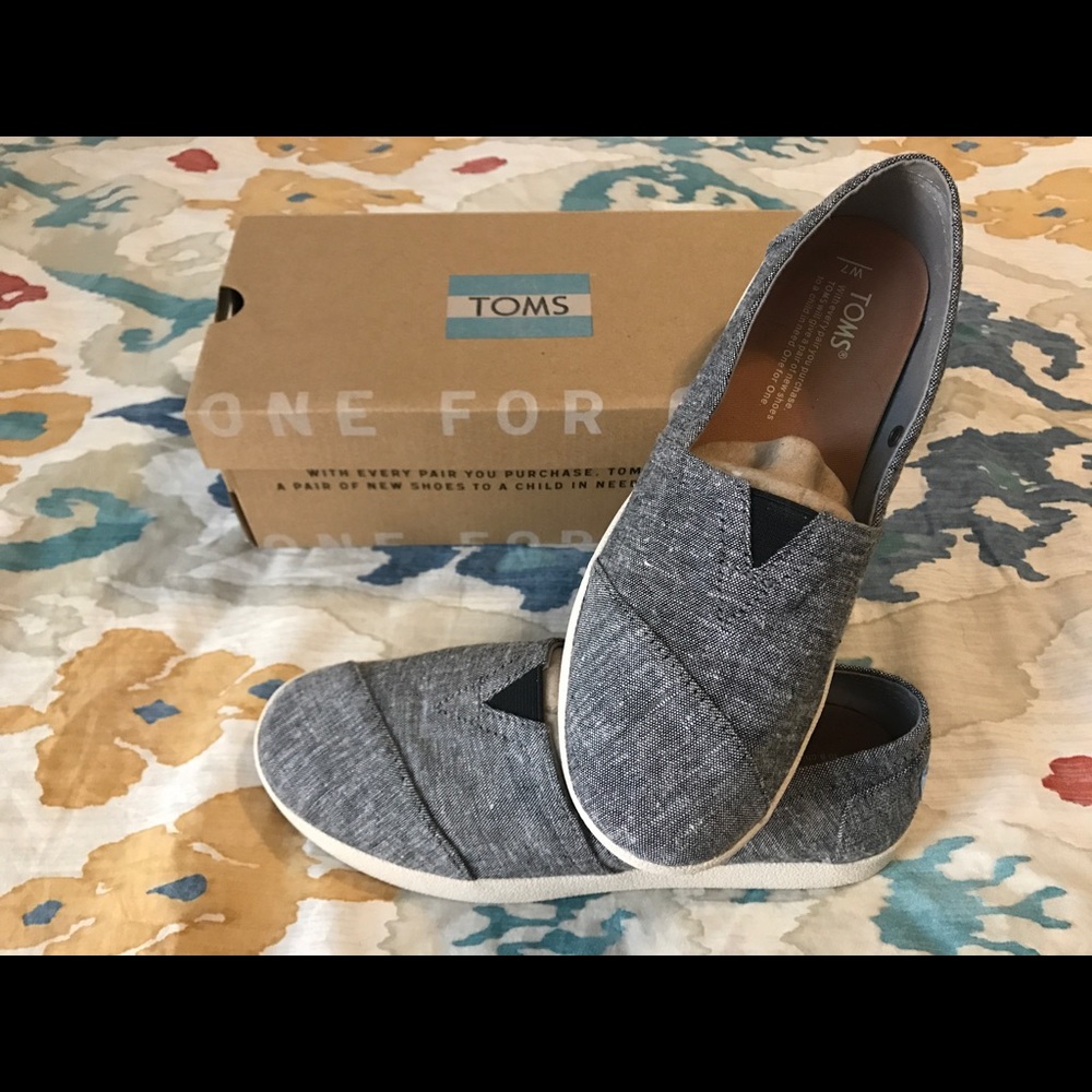 NIB Toms black chambray Avalon, size 7