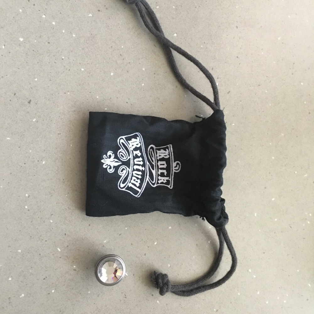 Rock Revival replacement button w/ pouch