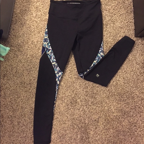 Victoria's Secret Pants - VS Sport Knockout Leggings