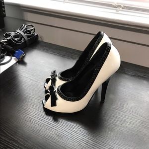 Pleaser 4" Patent Leather Pumps