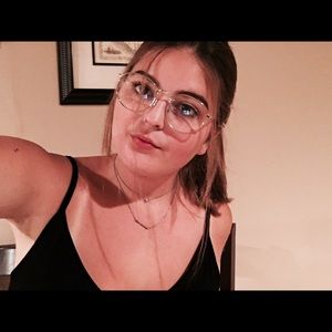 Meet your Posher, Delila