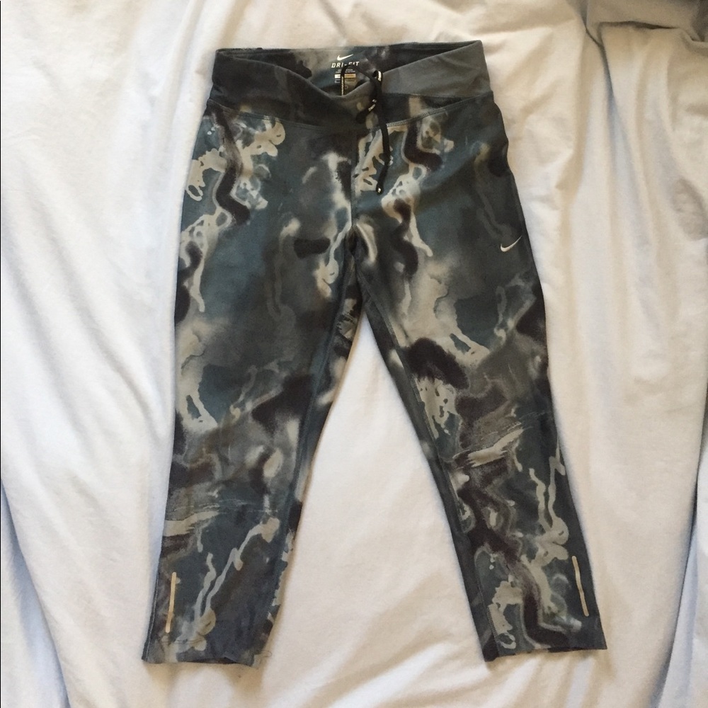 Marble Cropped Nike Leggings