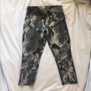 Marble Cropped Nike Leggings