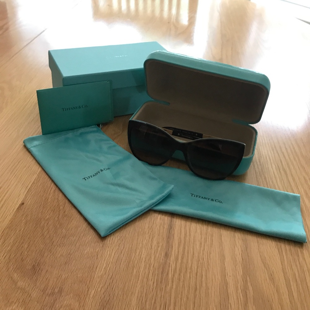 TIFFANY &CO. Cat Eye Sunglasses