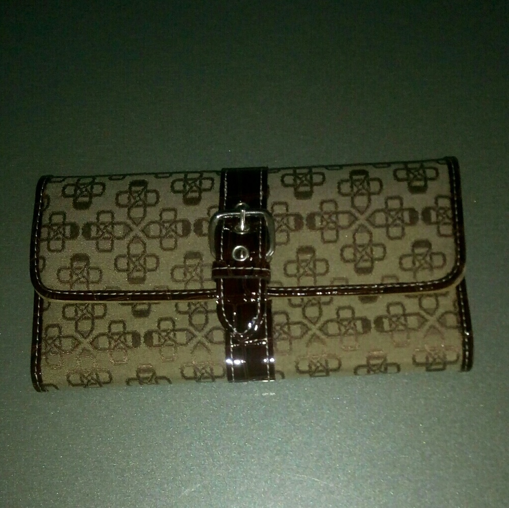 **2/$10** Croft and Barrow Tan/Brown Wallet