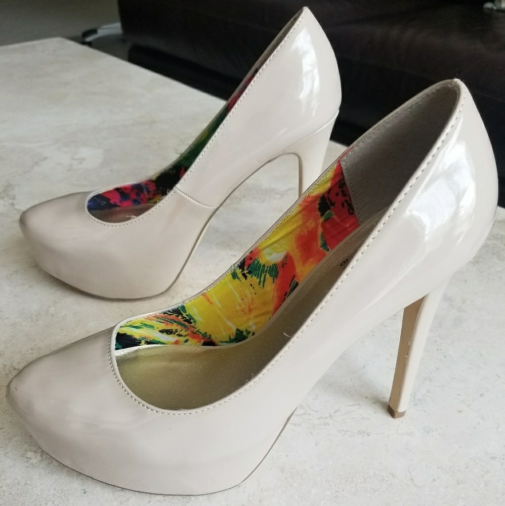 G By Guess Platform Patent Pumps Size 8.5M.