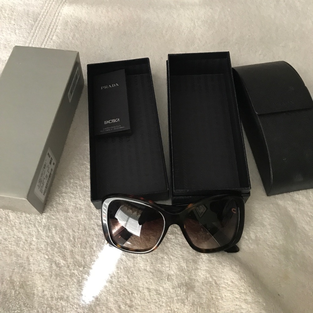 Prada sunglasses perfect condition